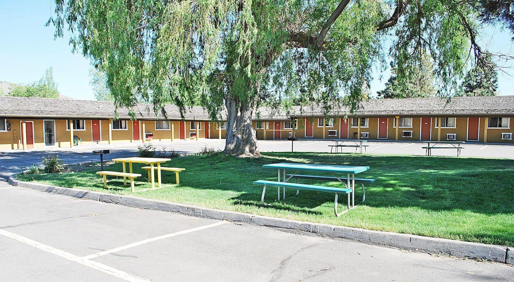 Oregon Motel 8 And Rv Park Klamath Falls Exterior foto